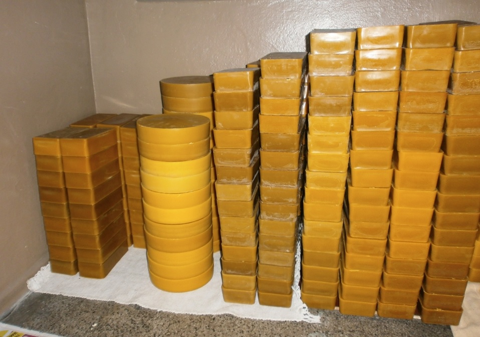 sáp ong nguyên chất 100% đóng khuôn tại Sơn Lâm